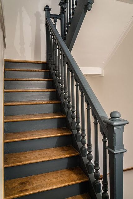 Pellmell Créations: 12 conseils pour booster la vente de votre bien Stairways Ideas, Painted Staircases, Stair Makeover, Diy Staircase, Staircase Remodel, Staircase Makeover, Staircase Decor, Painted Stairs, Staircase Ideas