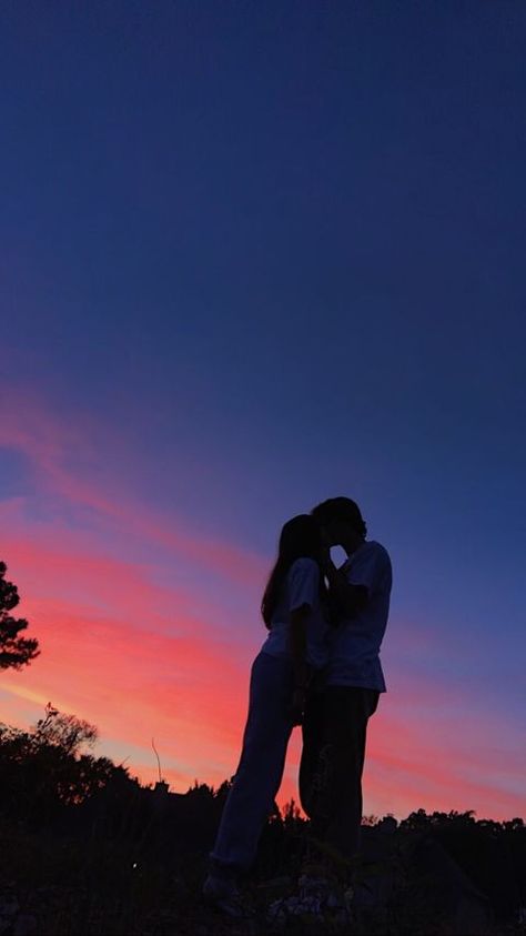 annaamillardd | VSCO Girlfriend Wallpaper Ideas, Boyfriend And Girlfriend Wallpaper, Aesthetic Girl Wallpaper, Summer High Fashion, Minimal Fashion Summer, Aesthetic Summer Nails, Real Life Couple, Best Friend Photo Ideas, Friend Photo Ideas