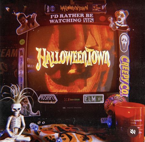 Old Time Halloween, Halloween Shopping Aesthetic, Vintage Halloween Decor Ideas, Nostalgia Halloween, Halloween Aesthetic Nostalgia, 80s Halloween Aesthetic, 80s Halloween, 2000s Halloween, Nostalgic Halloween