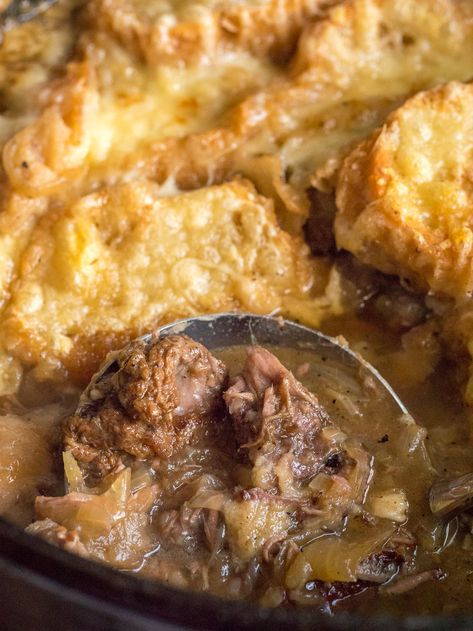 French Onion Pot Roast?utm_source=12tomatoes French Onion Pot Roast, Beef Sausage Recipes, Roast Dinner Recipes, Classic French Onion Soup, Beef Roast, Crockpot Roast, Weekend Cooking, Dutch Oven Recipes, 12 Tomatoes