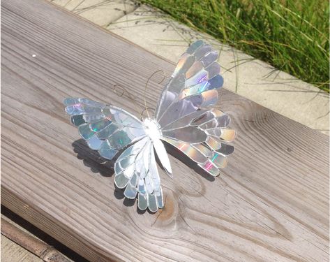 Stained CD Butterfly Sculpture by KryativeLotus on DeviantArt Cd Recycle Ideas, Cds Crafts, Dvd Craft, Easy Bows, Recycled Cd Crafts, Cd Recycle, Cd Mosaic, Cd Crafts Diy, Old Cd Crafts