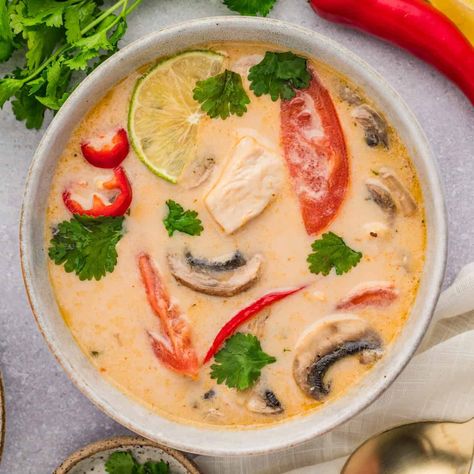 Vegan Tom Kha Gai Soup, Chicken Tom Kha Soup, Easy Tom Kha Soup, Coconut Chicken Soup Thai, Thai Chicken Soup Recipes, Soup Recipes Spicy, Coconut Soup Thai, Soup Recipes Indian, Cheesy Chicken Tortilla Soup