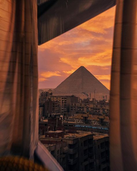 Ancient Egypt Aesthetic, Egyptian Aesthetic, Egypt Aesthetic, Pyramids Egypt, Egypt Art, Pyramids Of Giza, Egypt Travel, Giza, Short Story