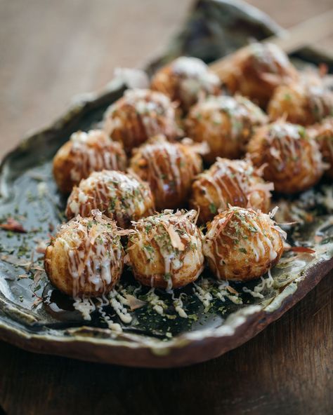 How to Make Takoyaki (Japanese Octopus Balls) - adamliaw.com Octopus Balls Recipe, Takoyaki Recipe How To Make, Takoyaki Photography, How To Make Takoyaki, Japanese Takoyaki Recipes, Japanese Octopus, Japanese Food Photography, Takoyaki Pan, Octopus Balls