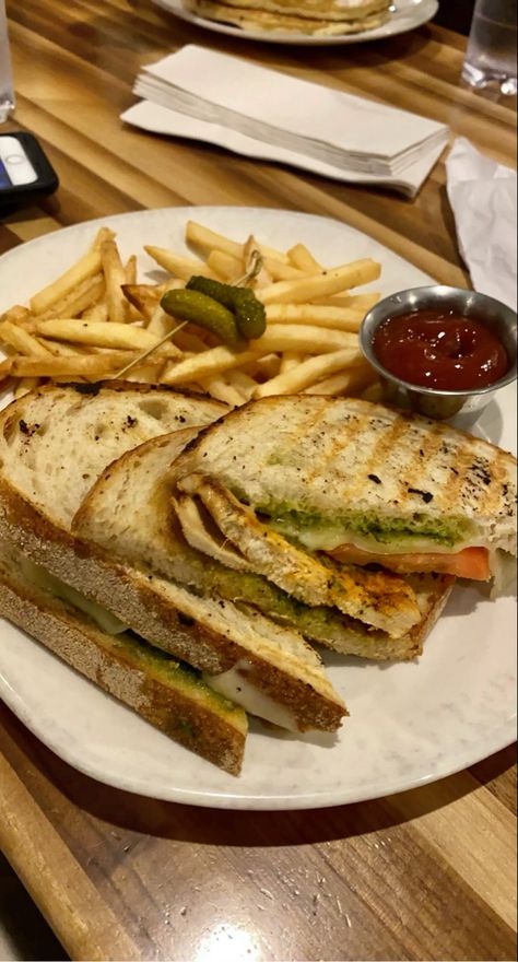 chicken pesto panini food cravings fries burger aesthetic dinner lunch diner austin texas atx kerbey lane Panini Aesthetic, Aesthetic Chicken Sandwich, Spicy Chicken Sandwich Aesthetic, Chicken And Fries Aesthetic, Chicken Pesto Panini, Aesthetic Burger And Fries, Cheeseburger And Fries Aesthetic, Pesto Chicken, Food Cravings