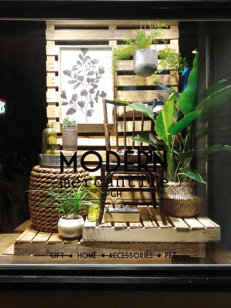 Retail Windows Store Fronts, Window Display Home Decor, Retail Window Display Ideas Spring, Home Store Window Display, Window Display Retail Store Fronts, Homeware Window Display, Furniture Shop Window Display, Modern Window Display, Outdoor Retail Display