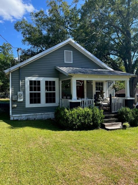 Circa 1935 Cheap House in Georgia $100K - Old Houses Under $100K House In Georgia, Small Old House, Small House Videos, Rundown House, Picture Of A House, Old House Renovation, House Format, Average House, House For Sell