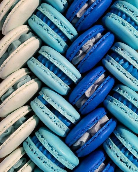 Aestetic Bleu, Aesthetic Macarons, Macaron Wallpaper, Blue Macaroons, Blue Macaron, Blue Macarons, Baby Boy Shower Party, Blue Everything, Blue Desserts