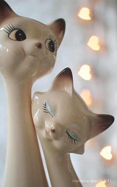 I used to own these cuties when i was around 13. bought them when my mom had a home interior party. Cute Antiques, Porcelain Cats, Ceramic Cats, Vintage Cat Figurines, Vintage Cats, Cat Figurines, Vintage Figurines, Ceramic Cat, Vintage Kitsch