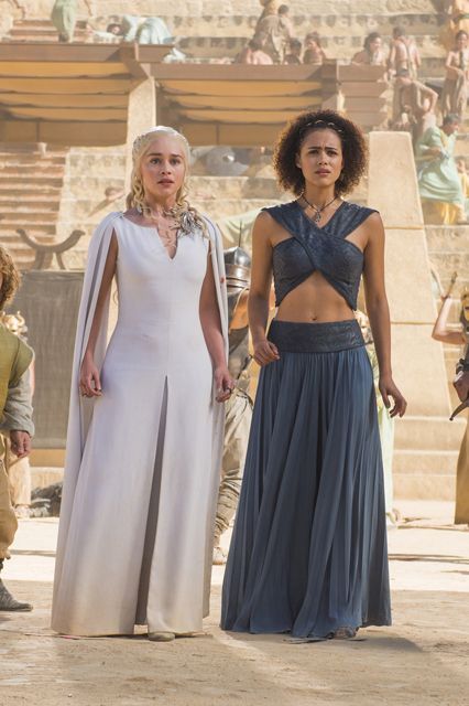 A Guide To Dressing As Missandei For Halloween+#refinery29 Dragon Scene, Game Of Thrones Halloween, Halloween Costume Game, Daenerys Targaryen Dress, Game Of Thrones Outfits, Watch Game Of Thrones, Game Of Thrones Party, Game Of Thrones Costumes, Game Of Thrones Dragons