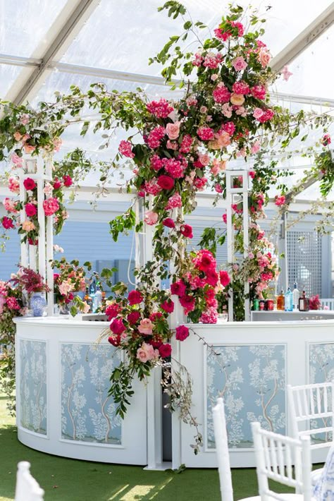 13 Creative Ways To Elevate Your Wedding Bar | by Bride & Blossom, NYC's Only Luxury Wedding Florist -- Wedding Ideas, Tips and Trends for the Modern, Sophisticated Bride Bar Flowers, Wedding Bar Decor, Floral Bar, Event Florals, Cocktail Hour Wedding, Event Bar, Bar Inspiration, Beautiful Bars, Sophisticated Bride