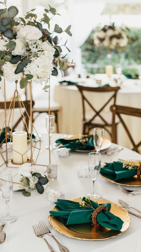 Emerald Wedding Colors, Emerald Green Wedding Theme, Green Wedding Decorations, Green Gold Weddings, Dark Green Wedding, Green Themed Wedding, Emerald Green Weddings, Gold Wedding Theme, Gold Wedding Decorations