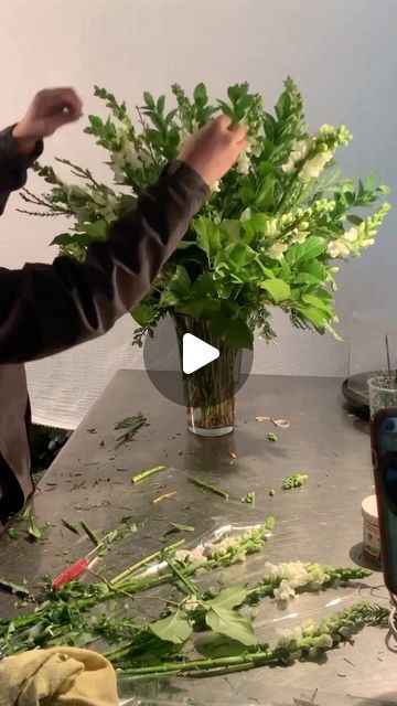 Flower Arrangement In Vase, How To Arrange Flowers In A Vase, Arranging Flowers In A Vase, Flower Arrangements Diy Vase, Flower Arrangements In Vase, Easy Flower Arrangements Diy, Vase Floral Arrangements, Diy Silk Flower Arrangements, Simple Floral Centerpieces