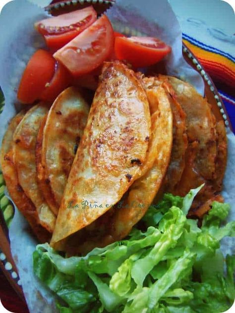 Spicy Potatoes, Potatoes And Cheese, Hispanic Kitchen, Potato Tacos, Desserts Keto, Red Chile, Mexican Cooking, Hispanic Food, Traditional Mexican