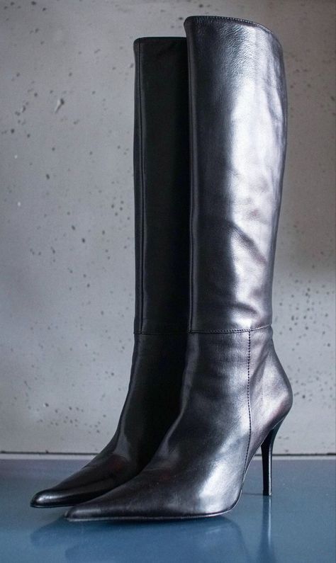 Vintage Heel Boots, Black Vintage Boots, Black Inspired Outfits, Pointy Boots, Pointy Shoes, High Heeled Boots, Pointy Heels, Leather Boots Heels, Boots Vintage