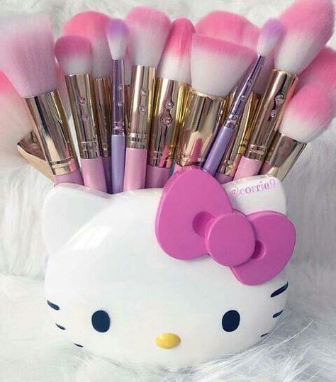 Gyaru Room, Hello Kitty Room Decor, Sanrio Aesthetic, Hello Kitty Bedroom, Kitty Makeup, Images Hello Kitty, Hello Kitty Mug, Hello Kitty Merchandise, Hello Kitty Makeup