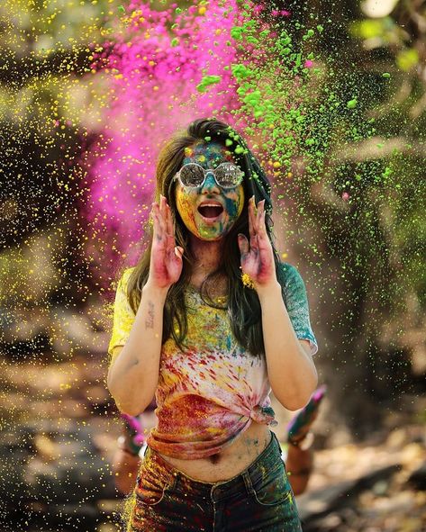 Holi Pic, Holi Photography, Happy Holi Picture, Monthly Photoshoot, Holi Girls, Holi Pictures, Photography Concepts, Holy Girl, Happy Holi Images