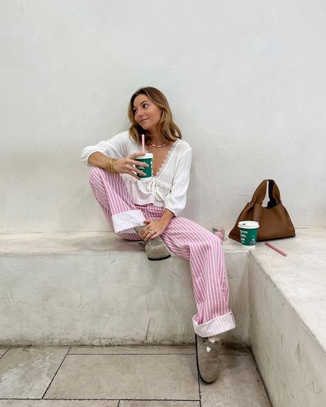 Pink outfit & matcha lover 🩰🍵💗 1. ootd w/ my @polene_paris bag 2. close up @birkenstock 3. bestie @camille.mast 4. me (again) 5.… | Publication Instagram de 𝑁𝑖𝑛𝑒 💌 (@marine_audineau) 3 Bestie, Casual Dinner Outfits, Casual Dinner Outfit Summer, Going Out Outfits Casual, Drink Matcha, Boston Soft Footbed, Dinner Outfit Fall, Chica Chola, Kids Drink