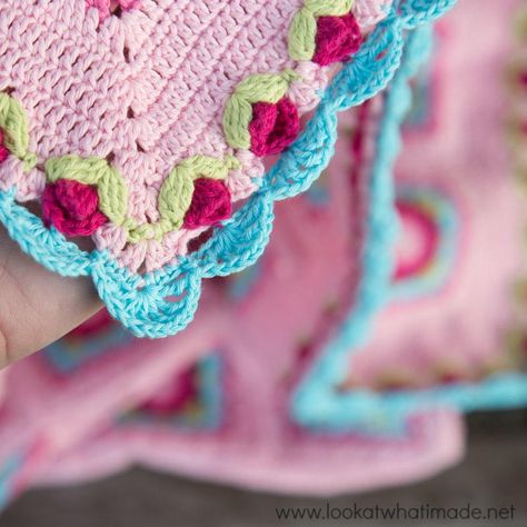 How to Crochet a Rose Border | This crochet edging pattern will give your blankets gorgeous detail, with delicate rosebuds, scalloped edges, and stunning colors. Crochet Edging Pattern, Rose Border, Crochet Border Patterns, Crochet Edging Patterns, Manta Crochet, Crochet Borders, Crochet Rose, Crochet Edging, Love Crochet