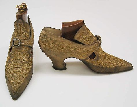 Baroque Accessories, Baroque Shoes, Edwardian Shoes, Historical Shoes, 1910s Fashion, History Fashion, Old Shoes, Antique Clothing, Historical Clothing