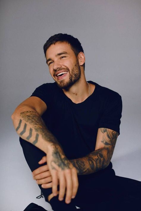 One Direction Wallpaper, Liam James, Preppy Wallpaper, 1 Direction, Future Boyfriend, Forever Young, Liam Payne, Life Goals, Celebrity Crush