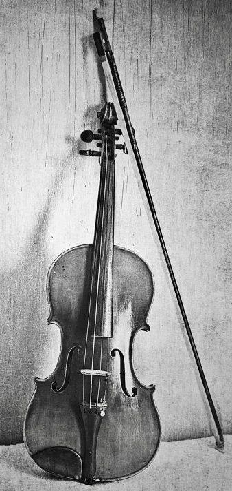 Still Life Pencil Shading, Cello Photography, Still Life Sketch, Violin Art, Life Sketch, Realistic Pencil Drawings, Music Room Decor, Music Drawings, Pencil Shading