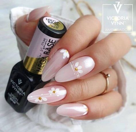 The top spring nails, spring nail art, and spring nail designs to copy Milky Nails, Casual Nails, Almond Acrylic Nails, Neutral Nails, Elegant Nails, Beautiful Nail Art, Pretty Acrylic Nails, Floral Nails, Fancy Nails