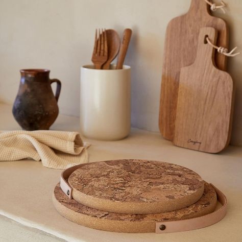 Casafina, Cork Collection, Cork Trivet with Leather Handle, Natural, kitchen inspiration scandinavian design Home decor ideas design nordisk design skandinavisk design køkken dekoration Køkken inspiration Køkken ideer cozy living dining gift ideas wedding gift kitchenware dinnerware rustic rustik vardagsrum inspiration creative ideas Cork Trivets, Cork Collection, Texture And Pattern, Cork Trivet, Cork Material, Costa Nova, Table Cafe, Chic Leather, Home Chef