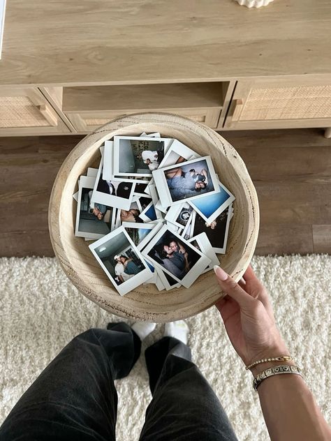 Bowl Of Polaroids, Polaroid Bowl, Polaroid Decoration Ideas, Polaroid Photos Ideas, Polaroid Display Ideas, Layered Haircuts Blonde, Polaroid Station, Polaroid Room, Casual Old Money