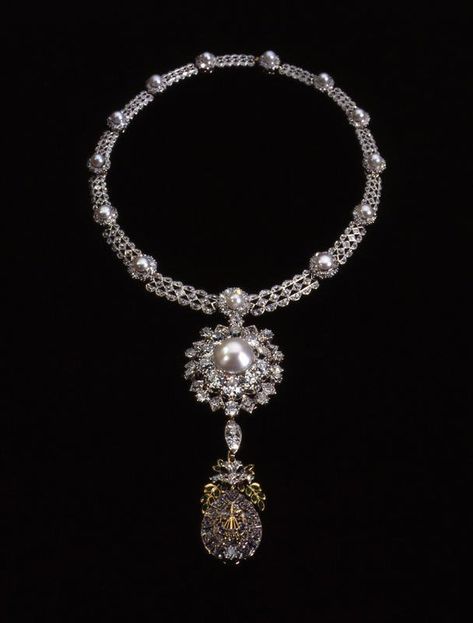 Royal Jewels of the World Message Board: Jewels of Princess Louise, Duchess of Argyll Festoon Tiara, Louise Duchess Of Argyll, Duchess Of Argyll, Princess Michael Of Kent, Antique Diamond Necklace, Emerald Brooch, British Crown Jewels, Royal Diamond, Royal Crown Jewels