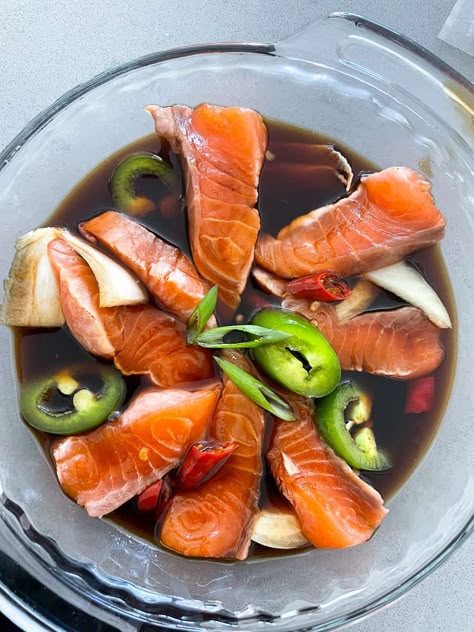 Korean Soy Marinated Salmon Sashimi (Spicy Salmon Sashimi Recipe) - Fitsianfoodlife Salmon Sashimi Recipe, Salmon Korean Recipe, Asian Marinated Salmon, Salmon Sashimi Bowl, Soy Marinated Salmon, Korean Salmon Recipe, Salmon In Soy Sauce, Soyaki Salmon, Miso Soy Salmon Sashimi