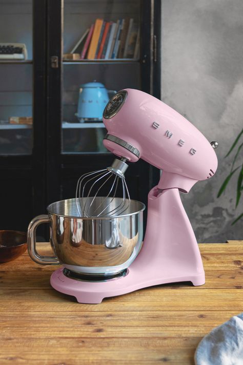 Tent up? Paul Hollywood in place? The Great British Bake Off is back and we've got the bug. Our sublime retro stand mixer was made for moments like this and right now all SMF02 and SMF03 models come with £50 cashback. #Smeg #SmegUK #SMF02 #SMF03 #GBBO #BakeOff #GreatBritishBakeOff #RetroStandMixer #SmegKitchen #TechnologyWithStyle #BakingTips Pink Smeg Appliances, Mixer Aesthetic, Smeg Mixer, Smeg Aesthetic, Kitchen Appliances Set, Pink Smeg, Coquette Kitchen, Smeg Kitchen Appliances, Smeg Stand Mixer