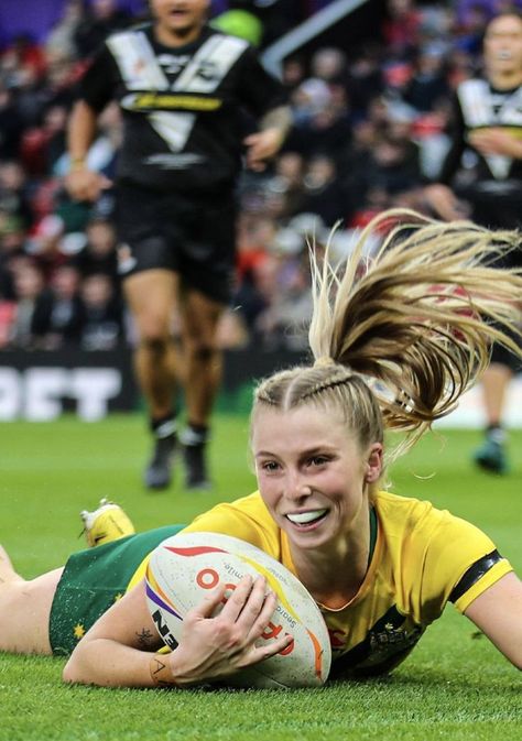 Cute Rugby Hairstyles, Girls Rugby Hairstyles, Rugby Hairstyles Women, Female Rugby Aesthetic, Rugby Workout Women's, Rugby Hairstyles, Rugby Aesthetic, Photo Rugby, Women Rugby