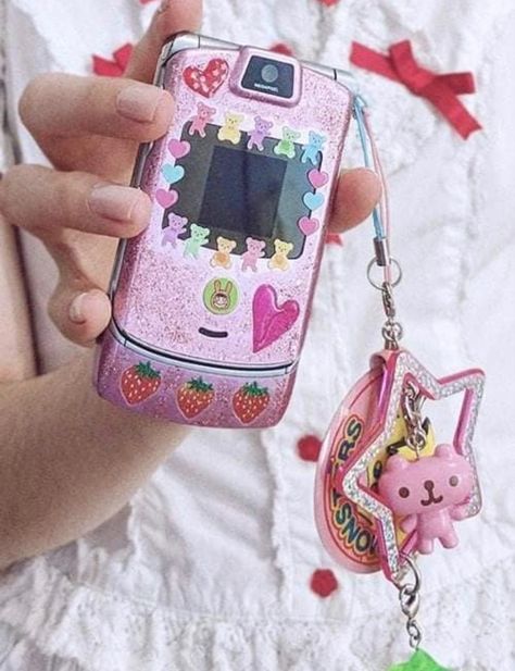 Flip Phone Aesthetic, Y2k Phone, 4 Tattoo, Retro Gadgets, Retro Phone, Gyaru Fashion, 2000s Aesthetic, Flip Phone, Y2k Vibes