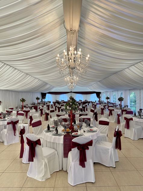 18th Birthday Hall Decorations, Burgundy Quinceanera Theme, Burgundy Quince, Red Quince Theme, Debut Decorations, Maroon Decor, Red Quinceanera Ideas, Wedding Tent Decorations, Quince Themes