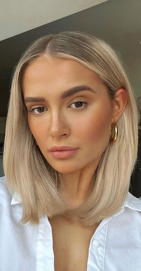 blonde lob haircut, blonde hair color trends 2022, blonde lob hairstyle Platinový Blond, Med Hair, Cute Blonde Hair, Blonde Haircut, Middle Hair, Blonde Makeup, Blonde Lob, Cute Blonde, Sleek Hair