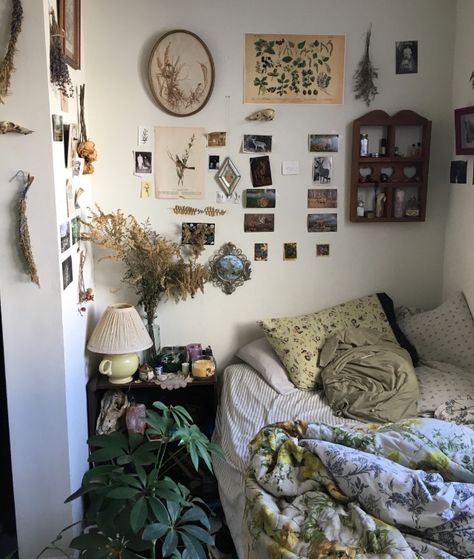 Gay Room Aesthetic, Aesthetic Boho Room, Room Aesthetic Vintage, Boho Room Ideas, Room Ideas Simple, Gay Room, Aesthetic Cottage, Aesthetic Boho, Room Deco