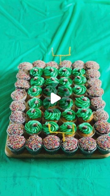 𝗣𝗼𝗿𝘁𝗶𝗮 𝗚𝗼𝗿𝗺𝗮𝗻 on Instagram: "Super Bowl Party Cupcake Idea! Save and share these Game Day Stadium cupcakes for your Super Bowl Watch Party. I made the goals with chocolate melts and food coloring, used Milk Dudds for the footballs and baked 2 dozen cupcakes. What team are you cheering for this Super bowl? #superbowlpartyfood #footballcupcakes #superbowlpartyideas #gamedayrecipes #gamedayeats #cupcakedecorating #easyrecipeideas" Football Themed Cupcakes, Football Cupcakes Ideas, Football Cupcakes, Football Banquet, What Team, Superbowl Party Food, Watch Party, Themed Cupcakes, Superbowl Party