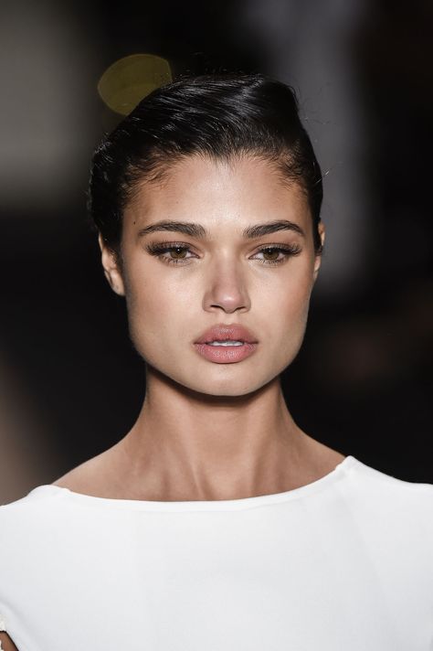 Beauty I Hair & Makeu-up I beauty at Lenny Niemeyer ss16 I seductive eyelashes #beauty #mascara #bigeyelashes #romantic #eclectic #classic Square Jaw, Facial Shapes, Lenny Niemeyer, Hot Hair Colors, Square Face Shape, Celebrity Faces, Unique Faces, Square Face, Hot Hair Styles