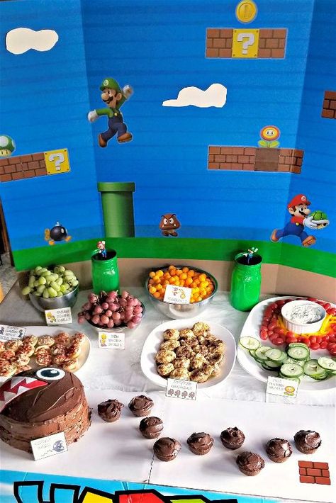 Super Mario Bros Party Snacks, Easy Super Mario Cake, Mario Food Ideas, Super Mario Snacks, Super Mario Food Ideas, Super Mario Bros Party Ideas Food, Mario Baby Shower Ideas, Mario Party Food Ideas, Super Mario Birthday Party Food