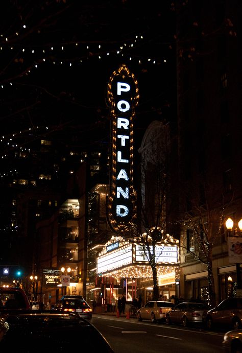 Portland, Oregon Portland University, Oregon Aesthetic, Oregon Pictures, Annotating Books, Oregon Life, Portland Travel, Oregon Photography, Books Aesthetic, Oregon Travel