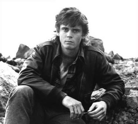 C Thomas Howell The Hitcher, Tommy Howell, C Thomas Howell, Ponyboy Curtis, The Hitcher, Thomas Howell, 90s Icons, Hottest Guys, Matt Dillon