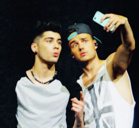 ♥ Power Couple Goals, Zayn And Liam, Liam 1d, Liam And Zayn, Ziam Mayne, One Direction Pics, Zayn Malik Photos, Taking A Selfie, Life Imitates Art