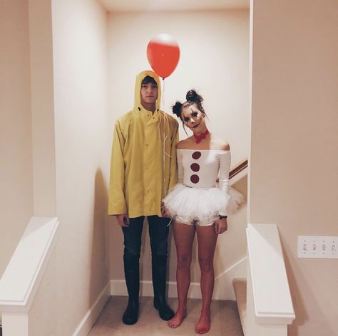 It Couples Costume Clown, Penny Wise Couple Costume, Penny Wise And Georgie Costume Couple, It And Georgie Costume, Penny Wise And Georgie, It And Georgie Costume Couple, Georgie It Costume, Penny Wise And Georgie Costume, Pennywise And Georgie Costume Couple