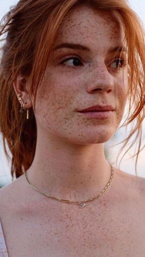 Luca Hollestelle, Girl With Freckles, Red Hair Freckles, Women With Freckles, Beautiful Freckles, Freckles Girl, Red Haired Beauty, Freckle Face, Red Hair Woman