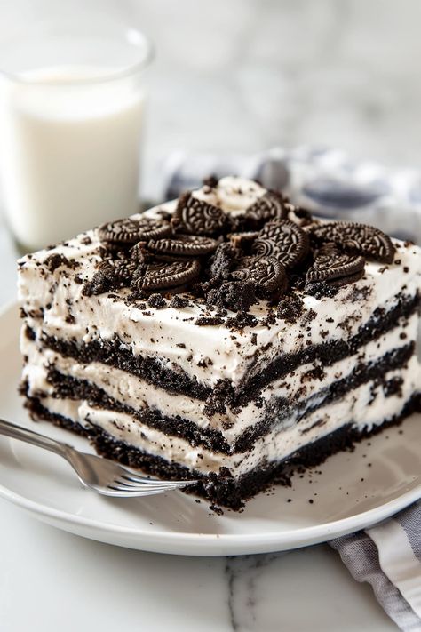 This no-bake 3-ingredient Oreo icebox cake is impossibly easy to make. It's creamy, chocolatey, and insanely good with hot fudge sauce! Cookies And Cream Ice Cream Cake, Oreos Aesthetic, Oreo Desert, Oreo Baking, Oreo Icebox Cake, Dessert Lasagna, Lazy Cake, Oreo Birthday Cake, Icebox Cakes