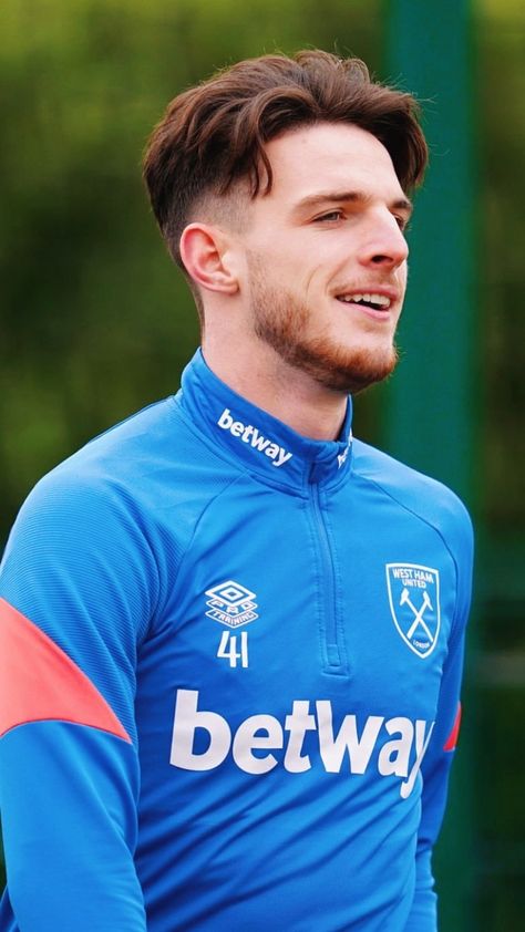 Declan Rice Haircut, Soccer Hairstyles Men, Declan Rice Wallpaper, English Rugby, Soccer Hairstyles, Soccer Hair, Hot Rugby Players, Wwe Seth Rollins, Drop Fade Haircut