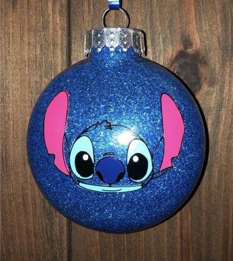 Lilo And Stitch Christmas Ornaments Diy, Stitch Ornaments Diy, Božićne Dekoracije, Disney Christmas Tree, Lilo Y Stitch, Cricut Craft, Glitter Ornaments, Stitch Christmas, Cricut Craft Room