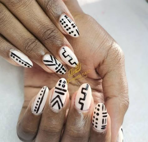 Black White Abstract Nails, African Nail Art Black Women, South African Nail Art Design, Pan African Nails, South African Nail Art, African Design Nails, African Print Nails Designs, Nails For Africa, Mud Cloth Nails