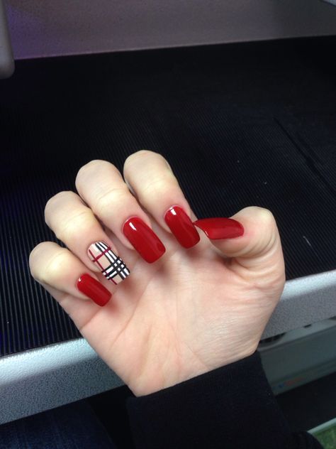 Burberry Christmas Nails, Burberry Nails Short, Red Burberry Nails, Burberry Nails Design, Burberry Nails, Nail Art Designs For Beginners, Nail 2023, Gel Nails French, Easy Nail Art Designs